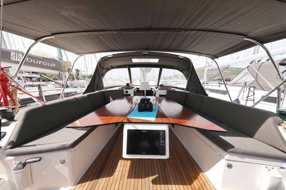 Segelyacht Dufour 470 Spirit für yachtcharter in Marina Trogir Kroatien