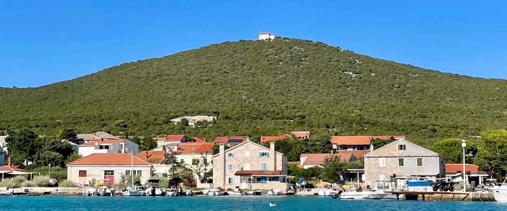 sailing-holiday-in-croatia-church-island-ist-1920_800.jpg