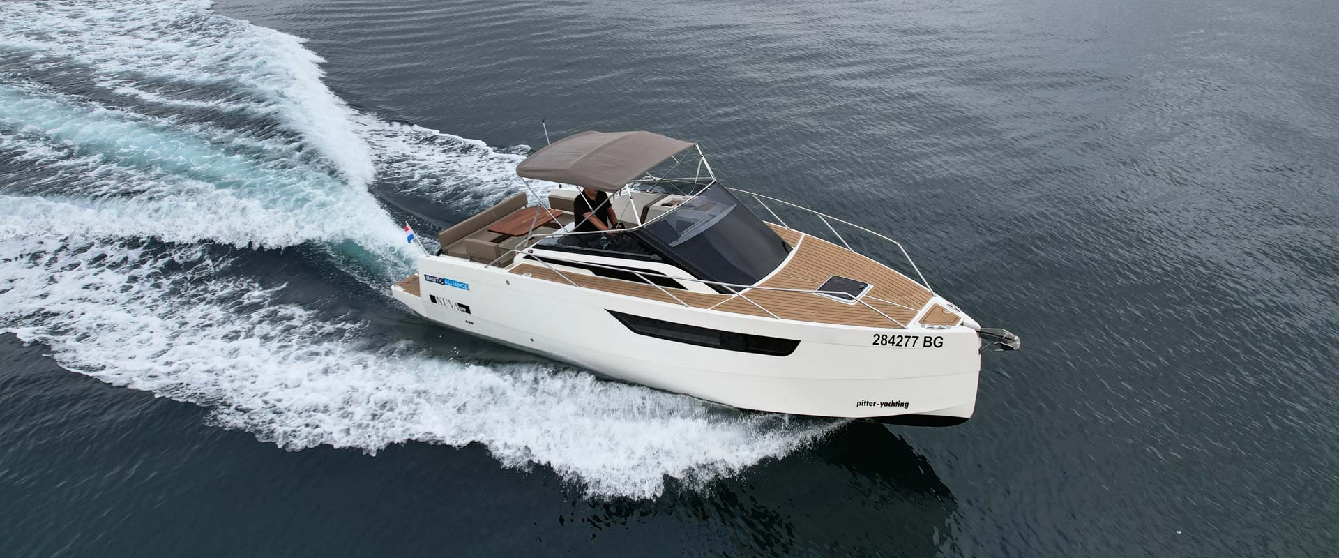 Motorboote M6 und M9 von Nuva Yachts